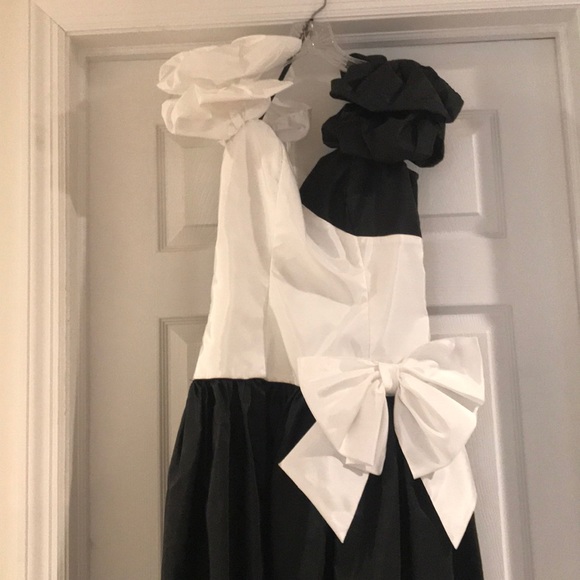 Evening Formal Dress - Picture 2 of 5